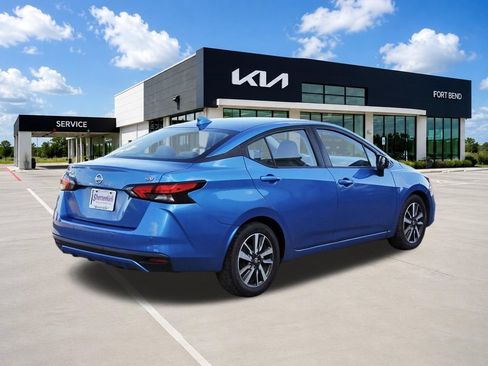 Used 2020 Nissan Versa SV FWD image 5