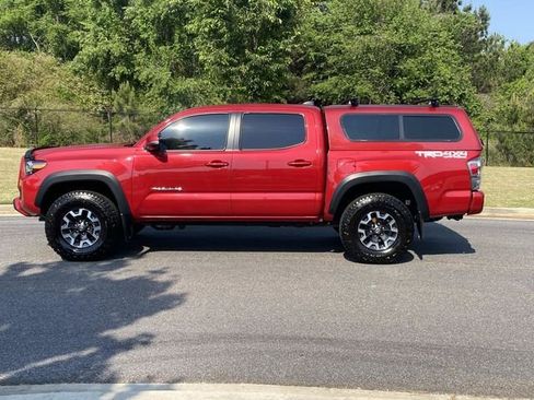 Used 2022 Toyota Tacoma TRD Off-Road w/ Technology Package AWD/4WD image 8