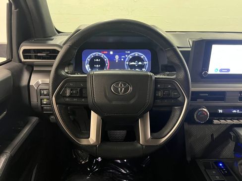Used 2024 Toyota Tacoma TRD Off-Road image 15