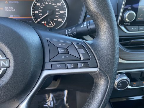 Used 2024 Nissan Altima 2.5 SV image 28