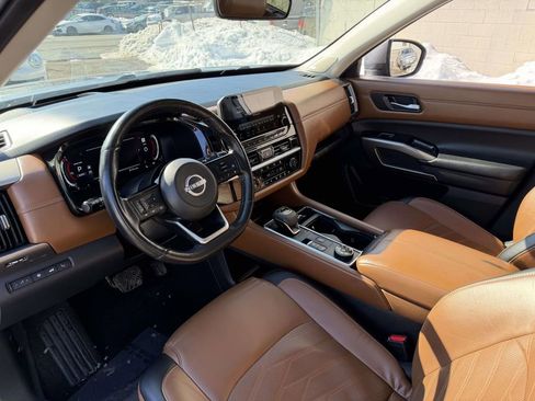 Used 2024 Nissan Pathfinder Platinum image 26