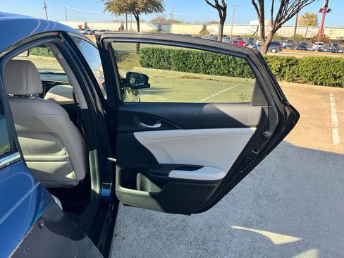 Used 2019 Honda Insight Touring image 19