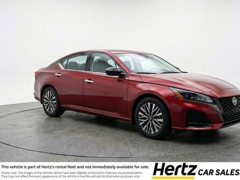 Used 2025 Nissan Altima 2.5 SV image 1