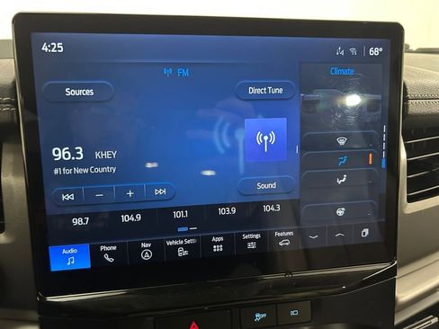 Used 2023 Ford Expedition Max XLT image 11