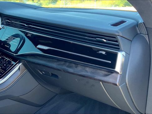 Used 2023 Audi Q8 Prestige w/ Prestige Package image 17