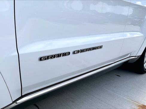 Used 2020 Jeep Grand Cherokee Summit AWD/4WD image 30