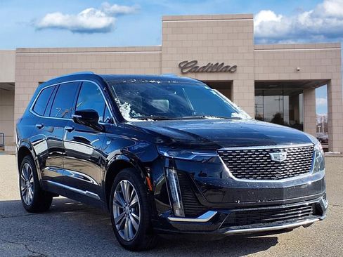 Used 2024 Cadillac XT6 Premium Luxury image 3