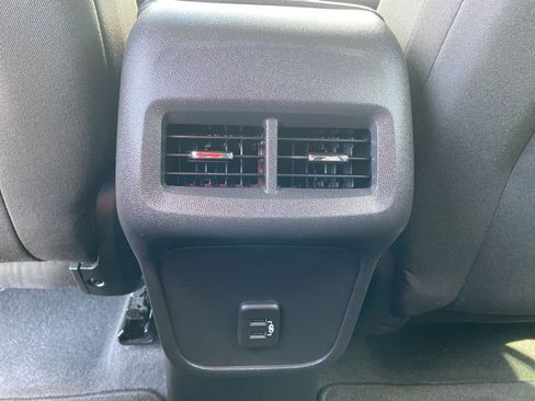 Used 2023 Chevrolet Equinox LS FWD image 23