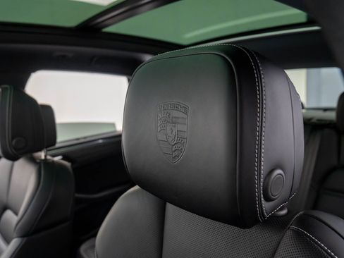 Certified 2025 Porsche Macan GTS image 17