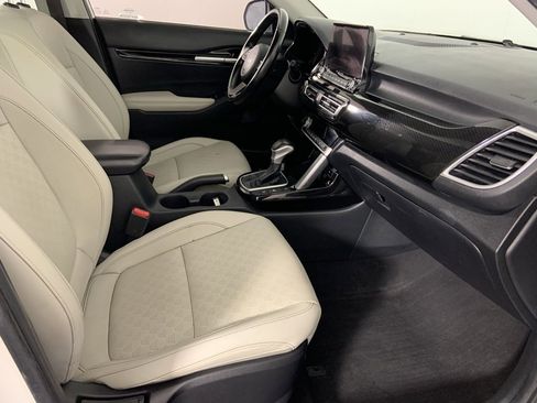 Used 2023 Kia Seltos EX image 16