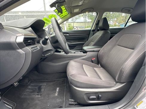 Used 2024 Nissan Altima 2.5 SV image 13