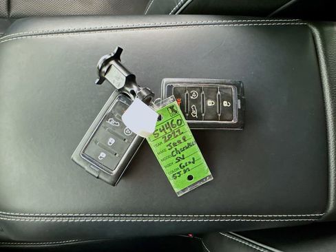 Used 2022 Jeep Grand Cherokee Overland w/ Advanced Protech Group III image 37