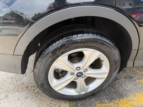 Used 2016 Ford Escape SE w/ Equipment Group 201A FWD image 10