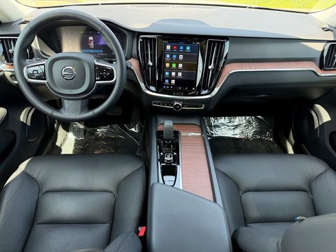 Used 2024 Volvo V60 B5 Cross Country Plus image 2