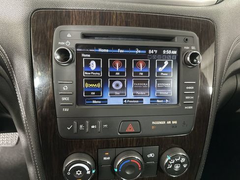 Used 2016 Chevrolet Traverse LT w/ Style and Technology Package FWD image 17