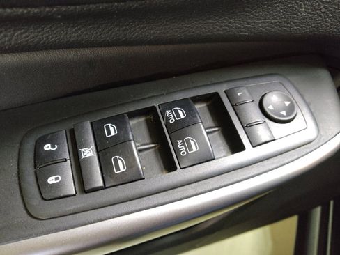 Used 2019 Jeep Cherokee Latitude Plus w/ Comfort/Convenience Group image 27