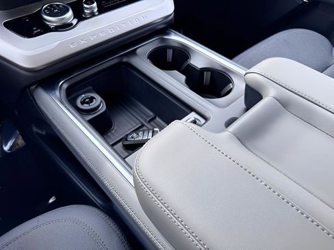 New 2026 Ford Expedition Active AWD/4WD image 17