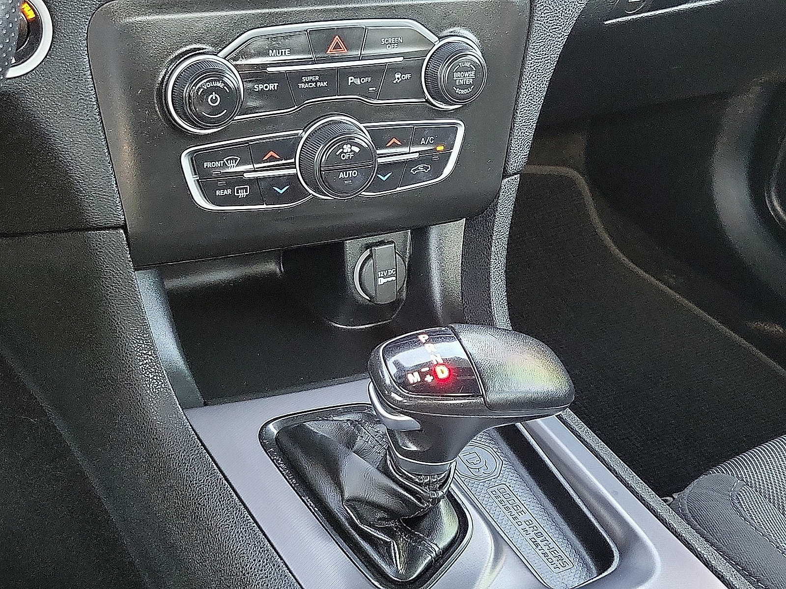 Used 2021 Dodge Charger SXT w/ Blacktop Package AWD/4WD image 17