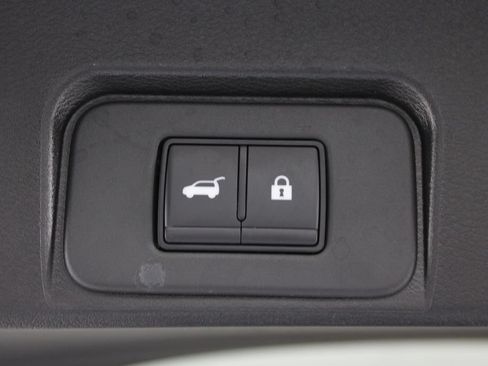 Certified 2026 Nissan Rogue SL FWD image 19