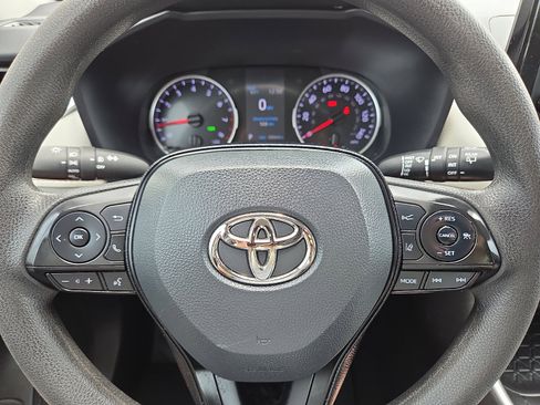 Used 2021 Toyota RAV4 XLE FWD image 24