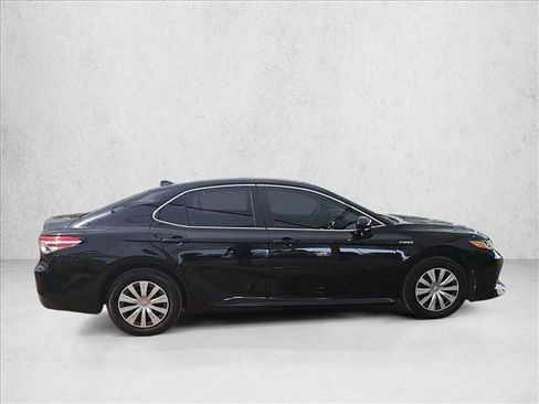 Used 2019 Toyota Camry LE image 6