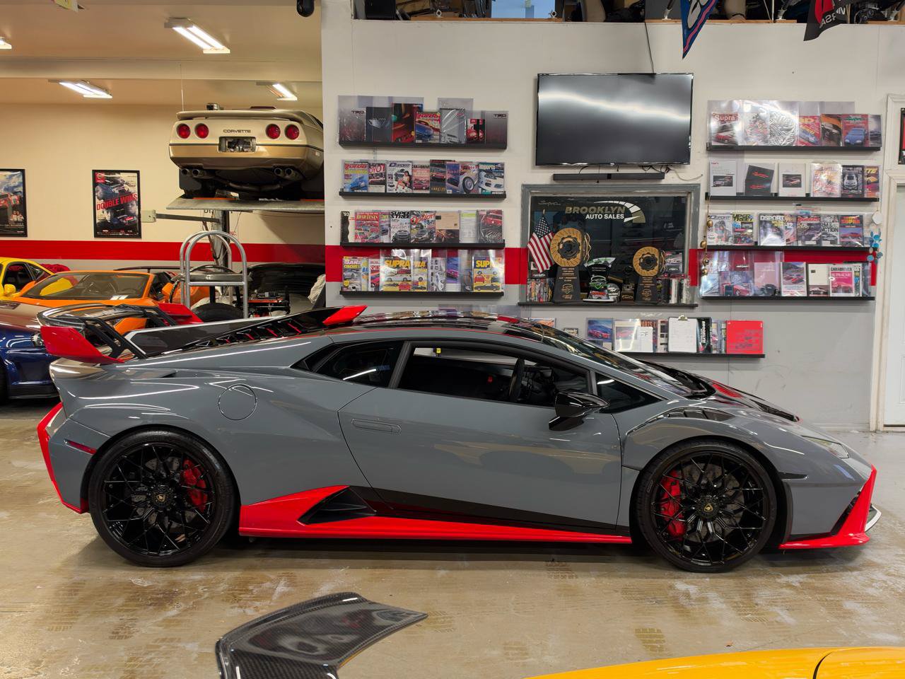 Used 2022 Lamborghini Huracan STO RWD image 5