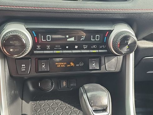 Used 2022 Toyota RAV4 SE w/ Weather & Moonroof Package AWD/4WD image 7