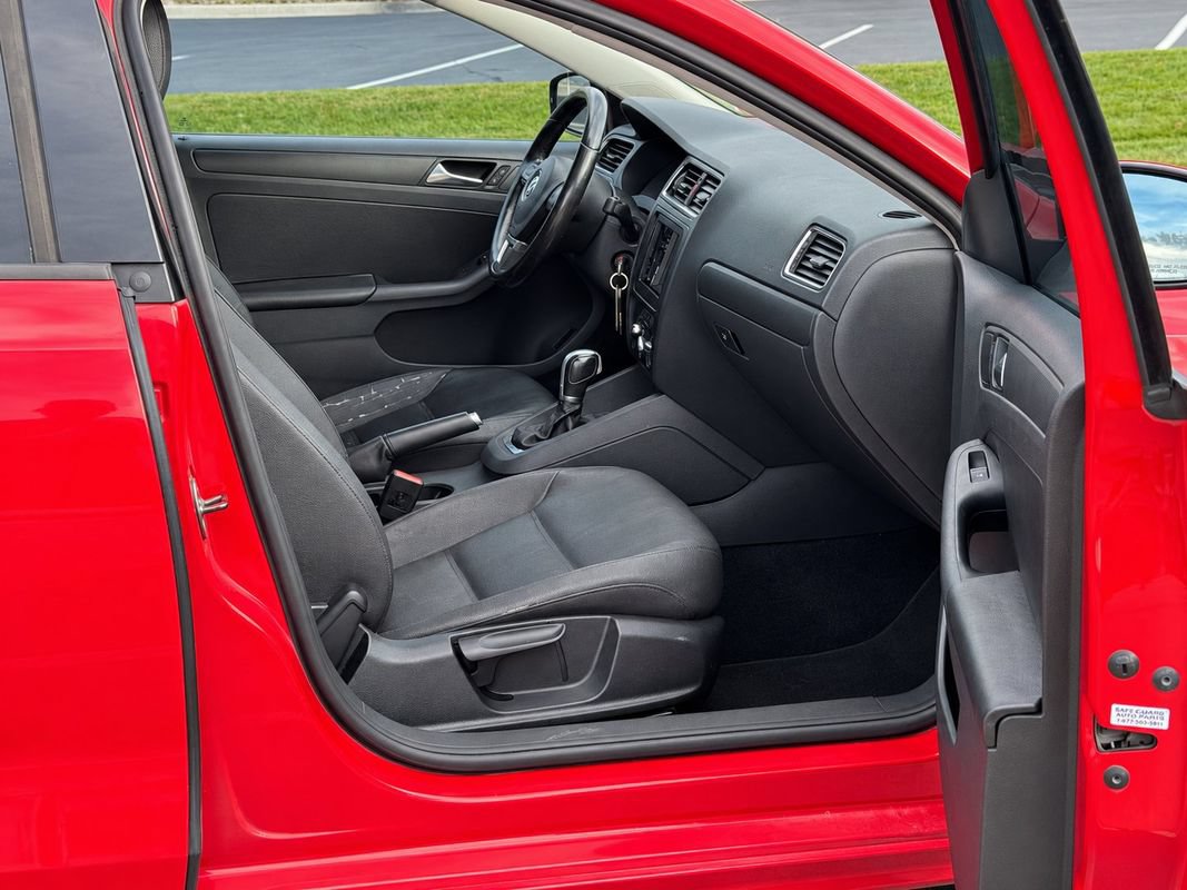 Used 2011 Volkswagen Jetta SE FWD image 21
