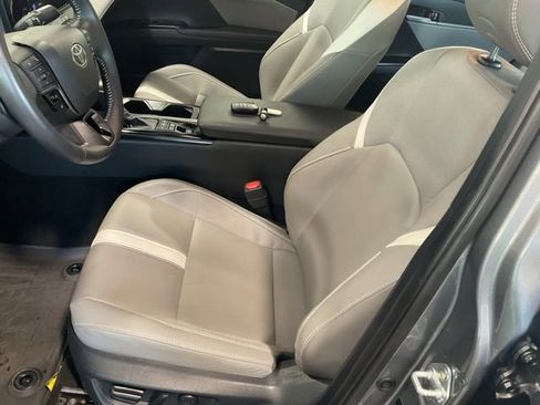 Used 2025 Toyota Camry SE w/ Convenience Package AWD/4WD image 11