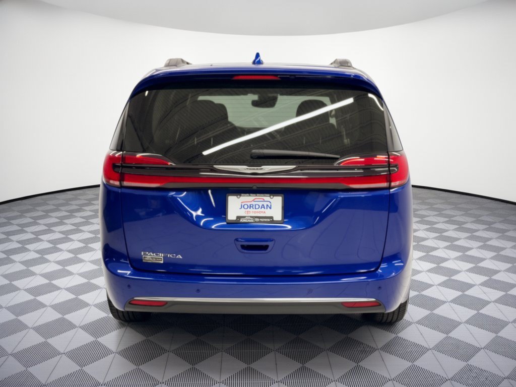 Used 2021 Chrysler Pacifica Touring FWD image 11
