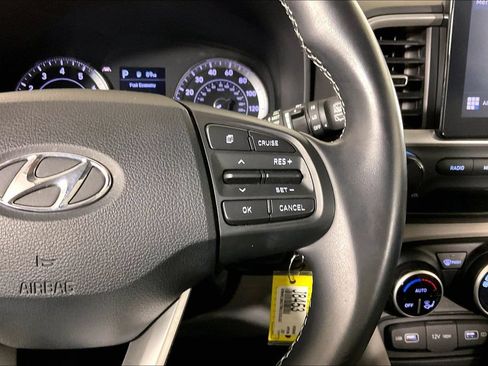 Used 2022 Hyundai Venue SEL FWD image 19