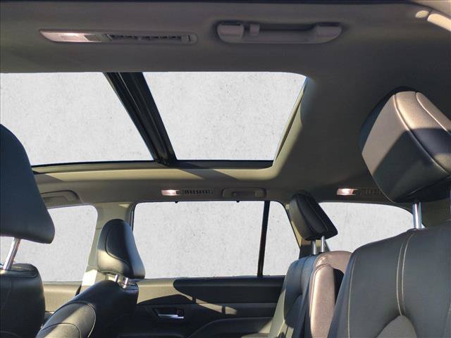 Used 2025 Toyota Grand Highlander FWD image 19