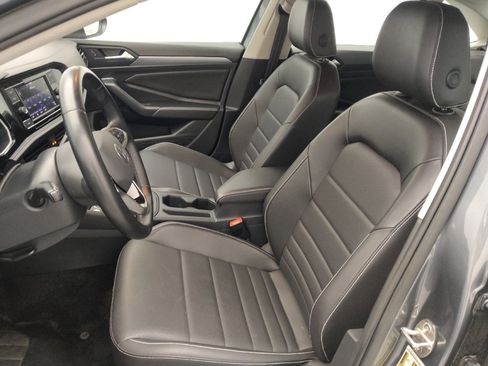 Used 2024 Volkswagen Jetta SE FWD image 17
