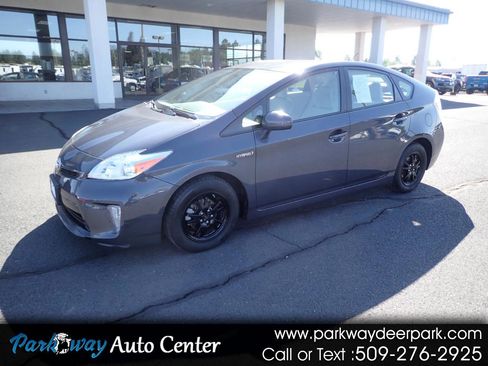 Used 2015 Toyota Prius Three image 1