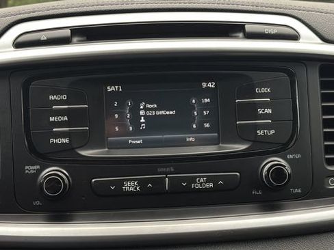 Used 2017 Kia Sorento FWD image 14