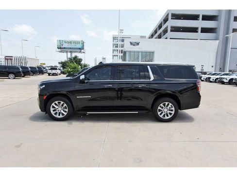 Used 2024 Chevrolet Suburban Premier RWD image 3