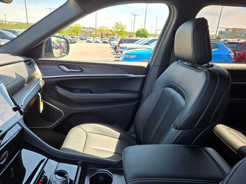 New 2026 Jeep Grand Cherokee L Limited AWD/4WD image 24