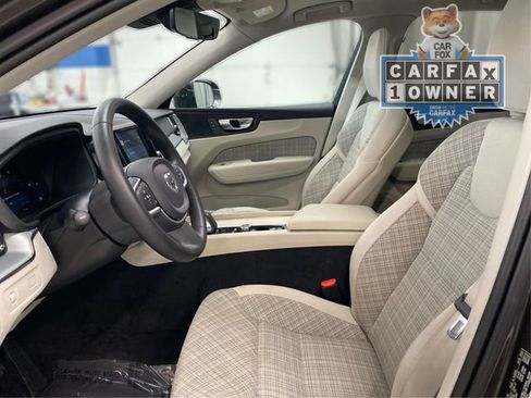 Used 2022 Volvo XC60 B5 Momentum image 10