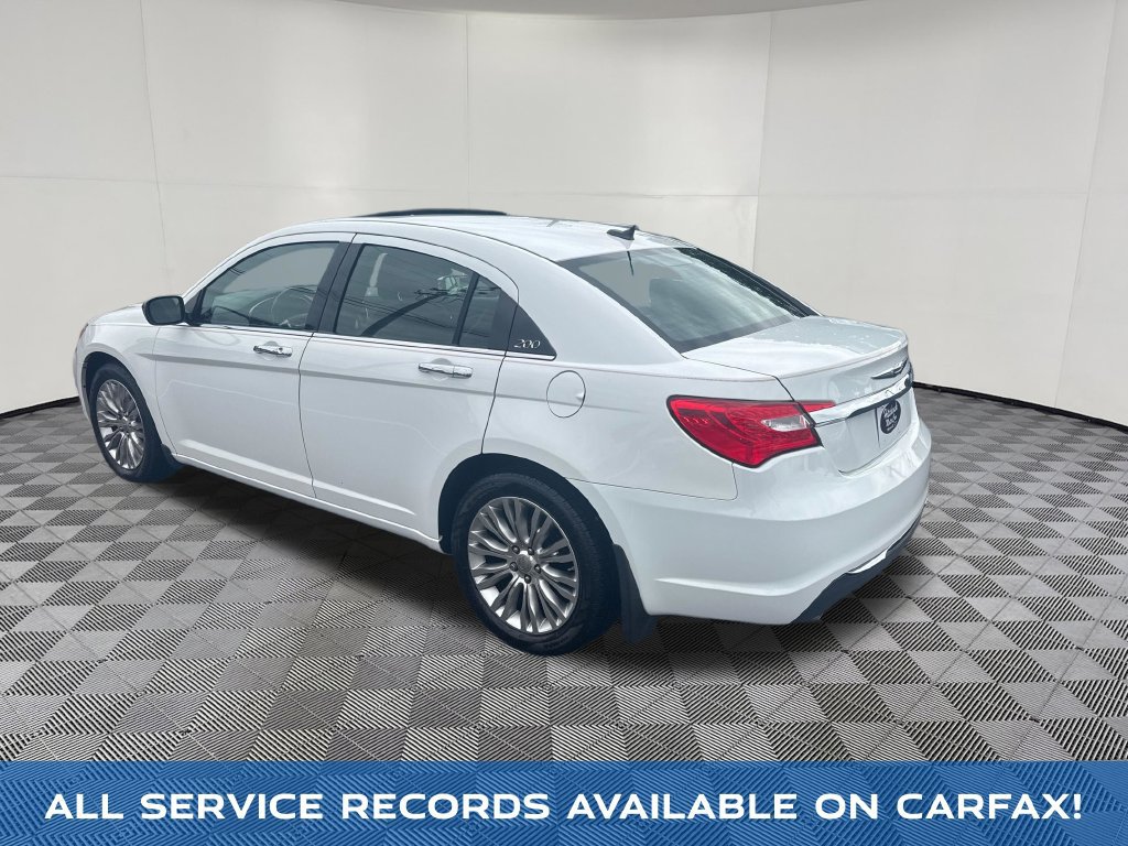 Used 2011 Chrysler 200 Limited FWD image 4