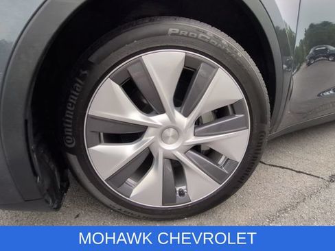 Used 2023 Tesla Model Y Long Range AWD/4WD image 33