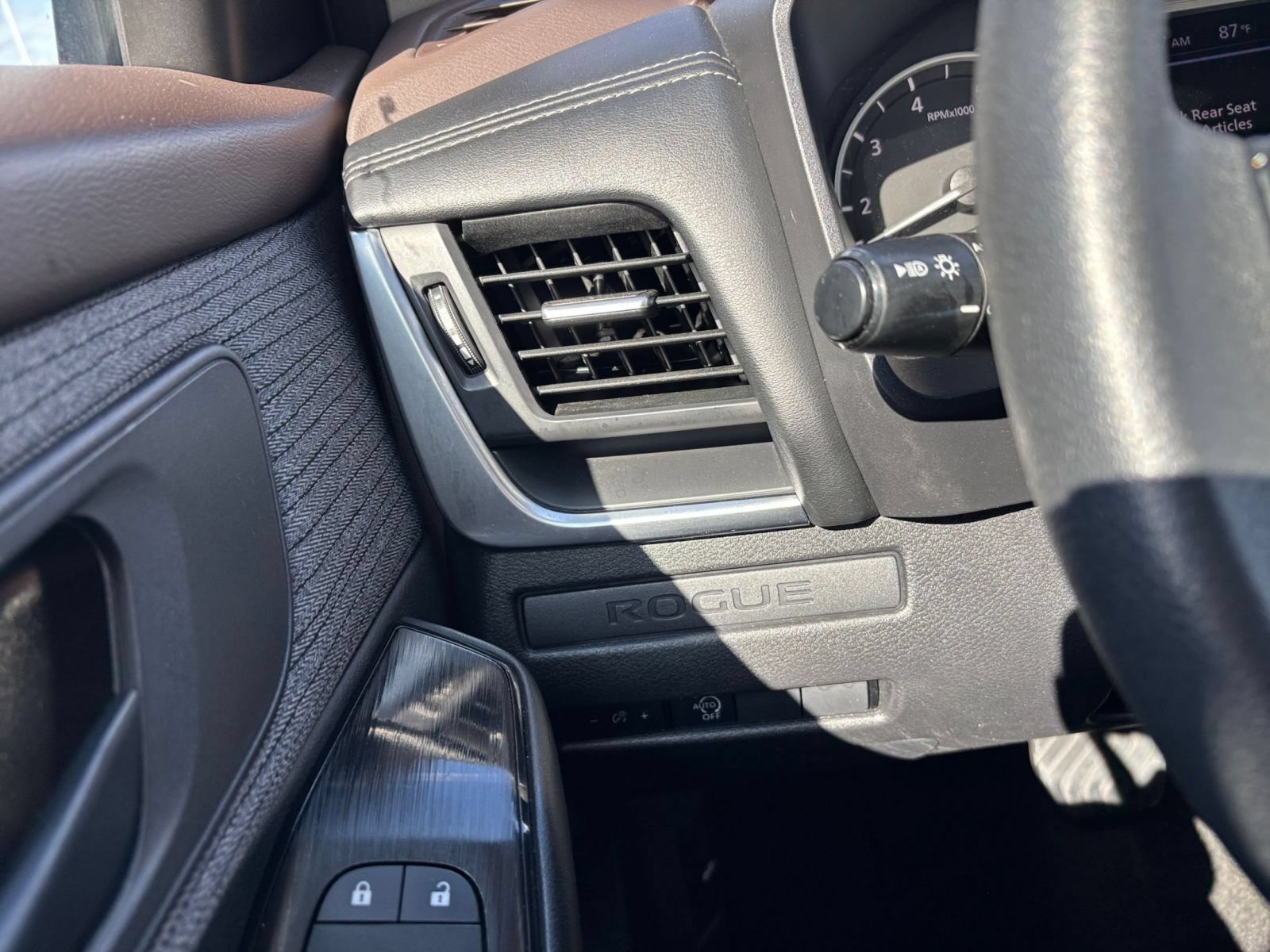 Used 2023 Nissan Rogue S FWD image 32