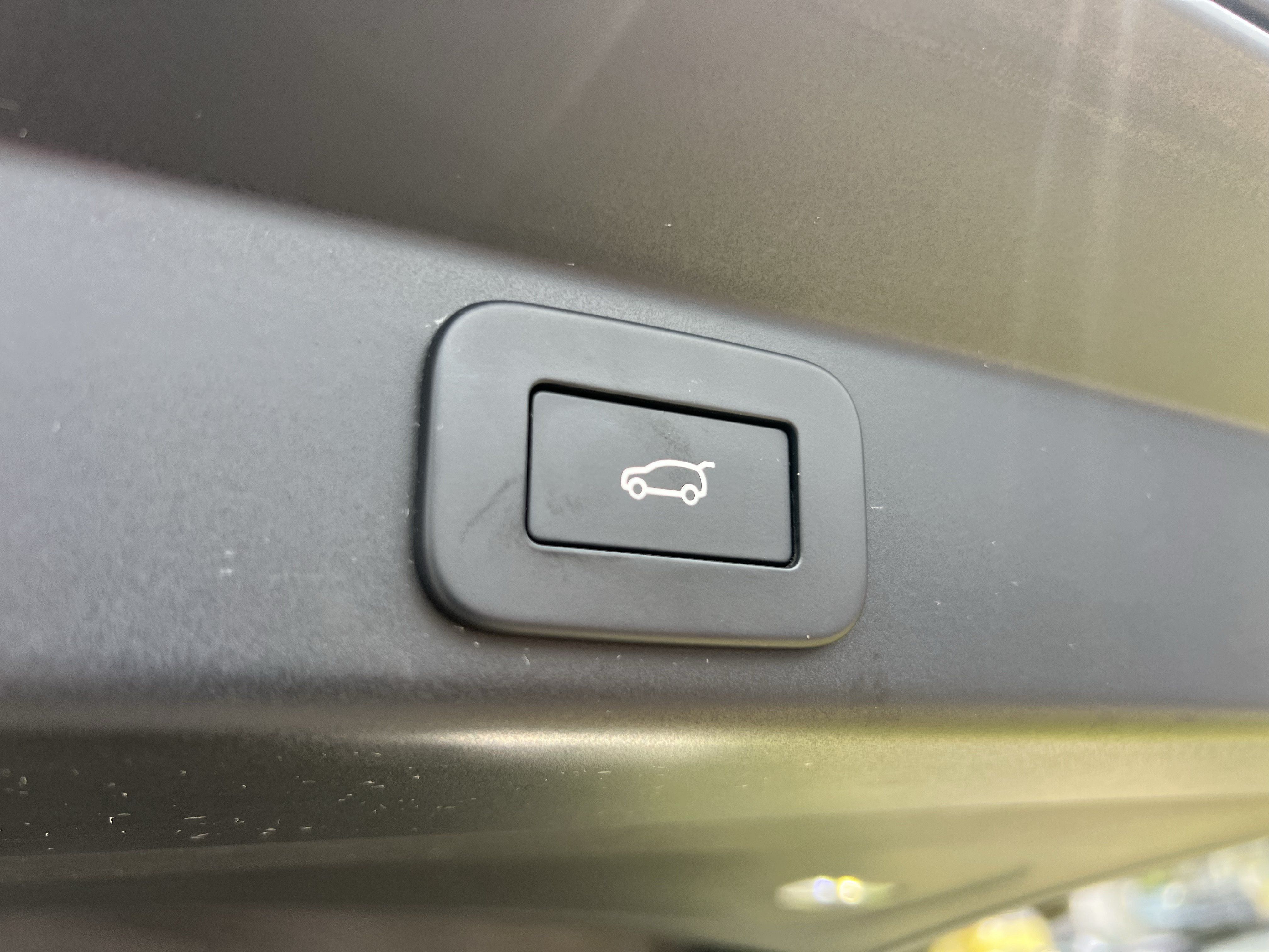 Used 2025 Land Rover Range Rover Sport SE AWD/4WD image 35