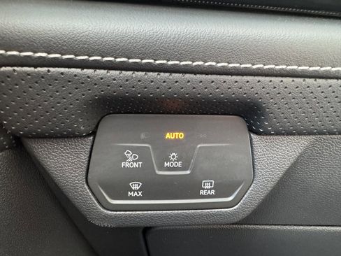 Used 2024 Volkswagen Atlas SEL Premium R-Line image 30