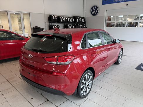 Used 2020 Hyundai Elantra GT FWD image 4