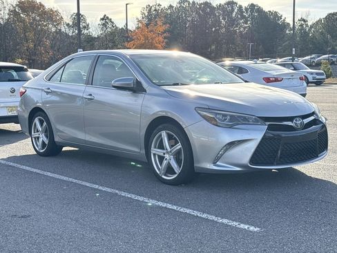 Used 2015 Toyota Camry XSE image 3