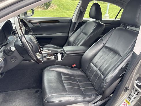 Used 2017 Lexus ES 300h w/ Luxury Package FWD image 22