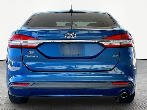 Used 2017 Ford Fusion SE w/ Fusion SE Technology Package FWD image 4