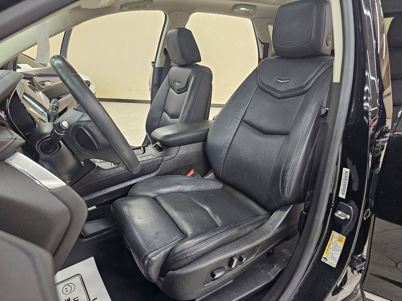 Used 2017 Cadillac XT5 Premium Luxury w/ LPO, Wheel Lock Package FWD image 17