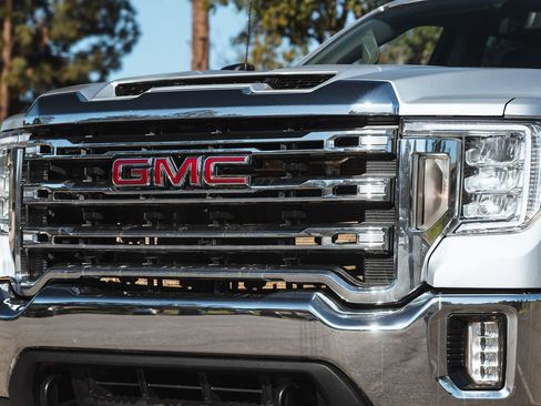 Used 2023 GMC Sierra 2500 SLE w/ SLE Convenience Package image 2