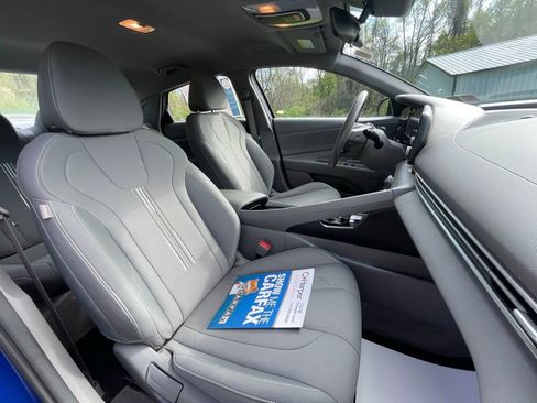 Used 2022 Hyundai Elantra SEL w/ Convenience Package FWD image 11